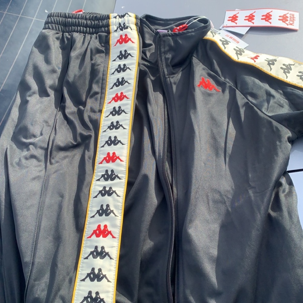 Jogging suit for sale.. Size is small in adults